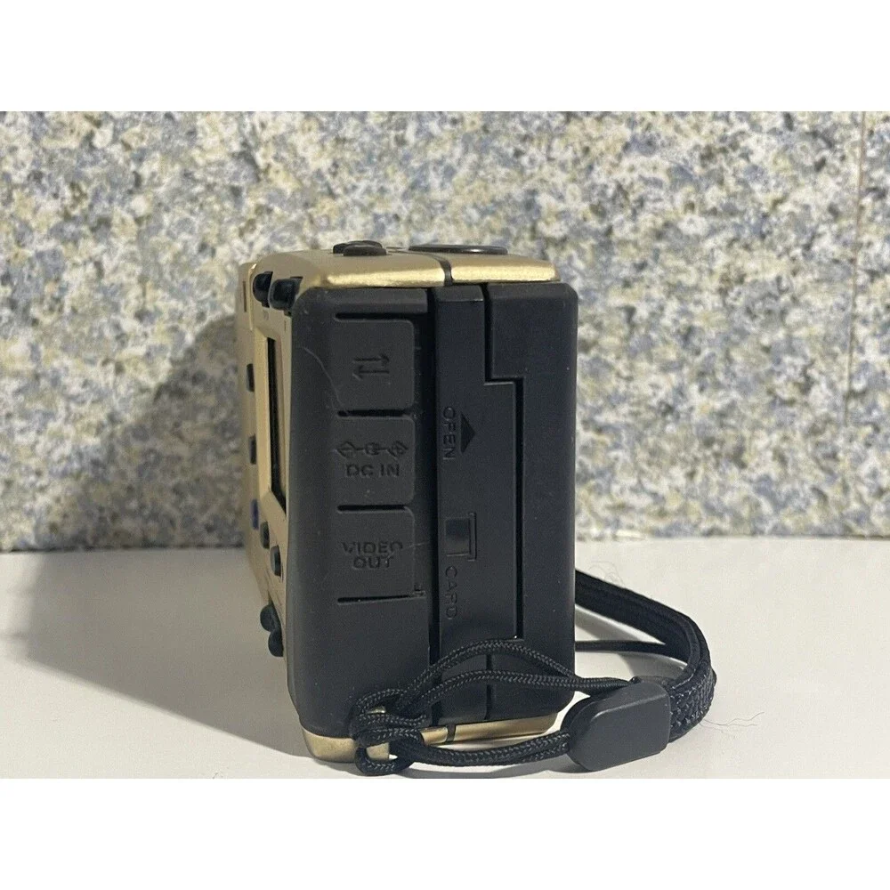 Kodak DC215 Zoom Point & Shoot Digital Camera 1.0 MegapixelUntested Need Battery